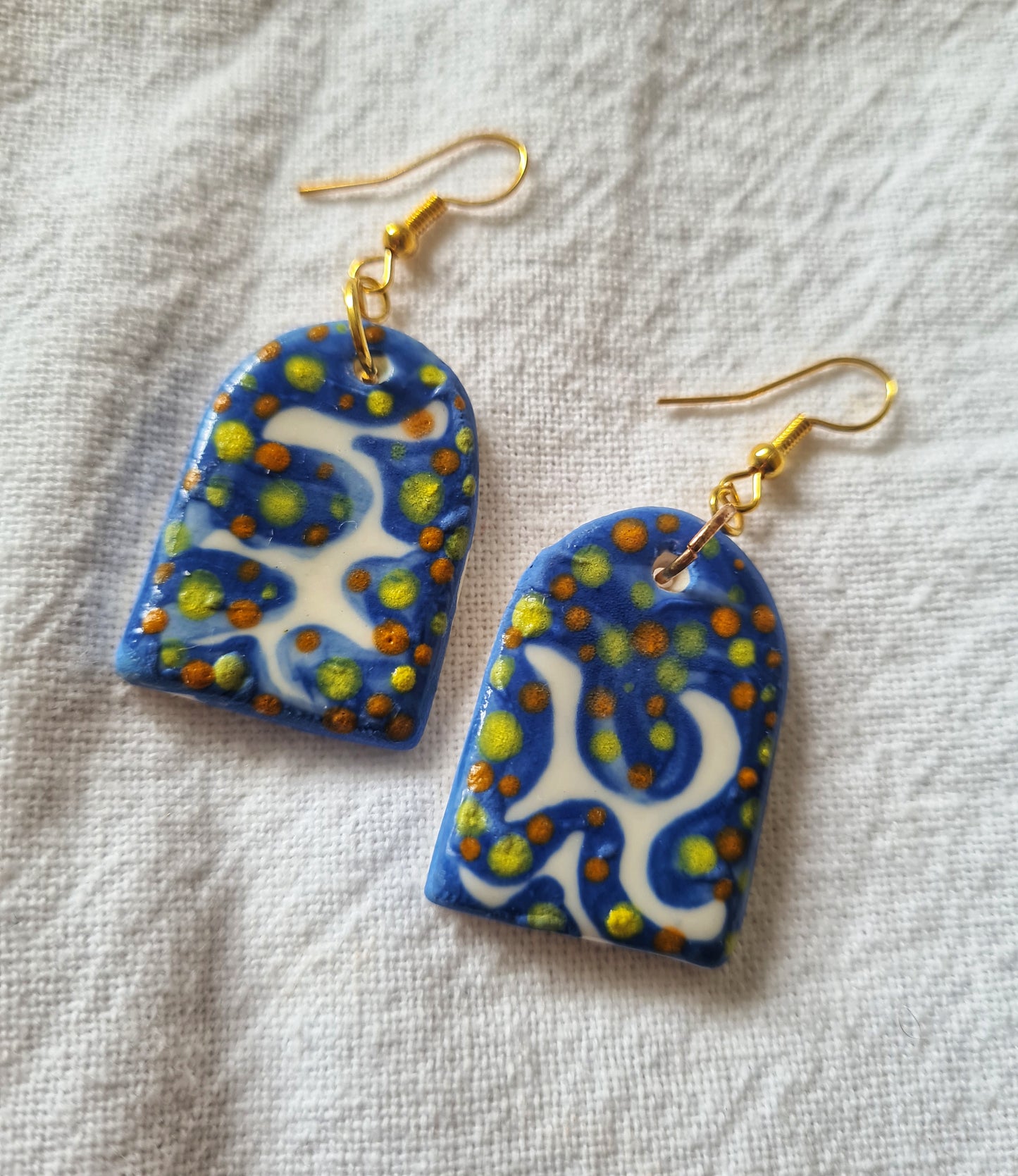 Swirls and dots earrings