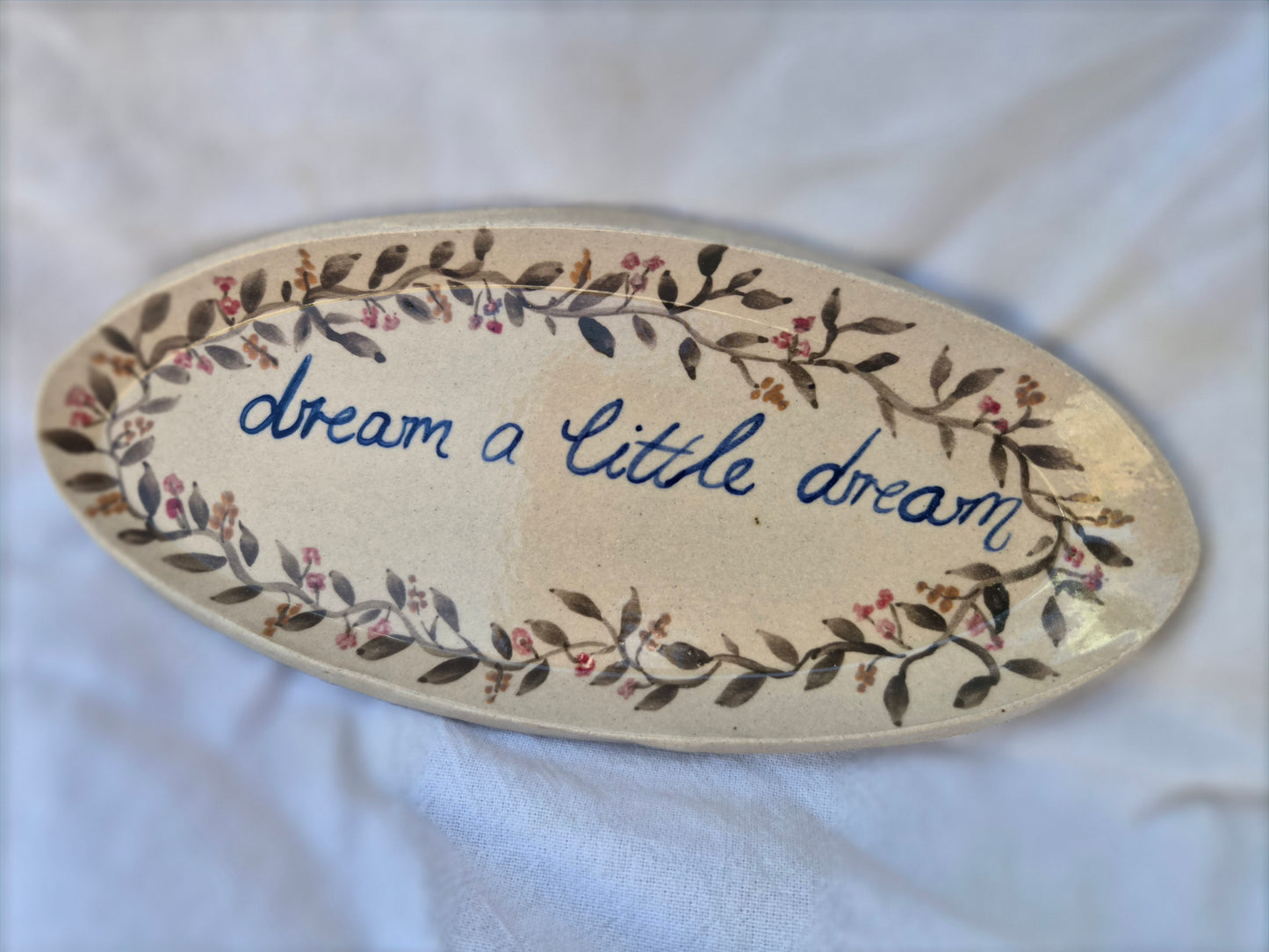 Dream a little, medium platter