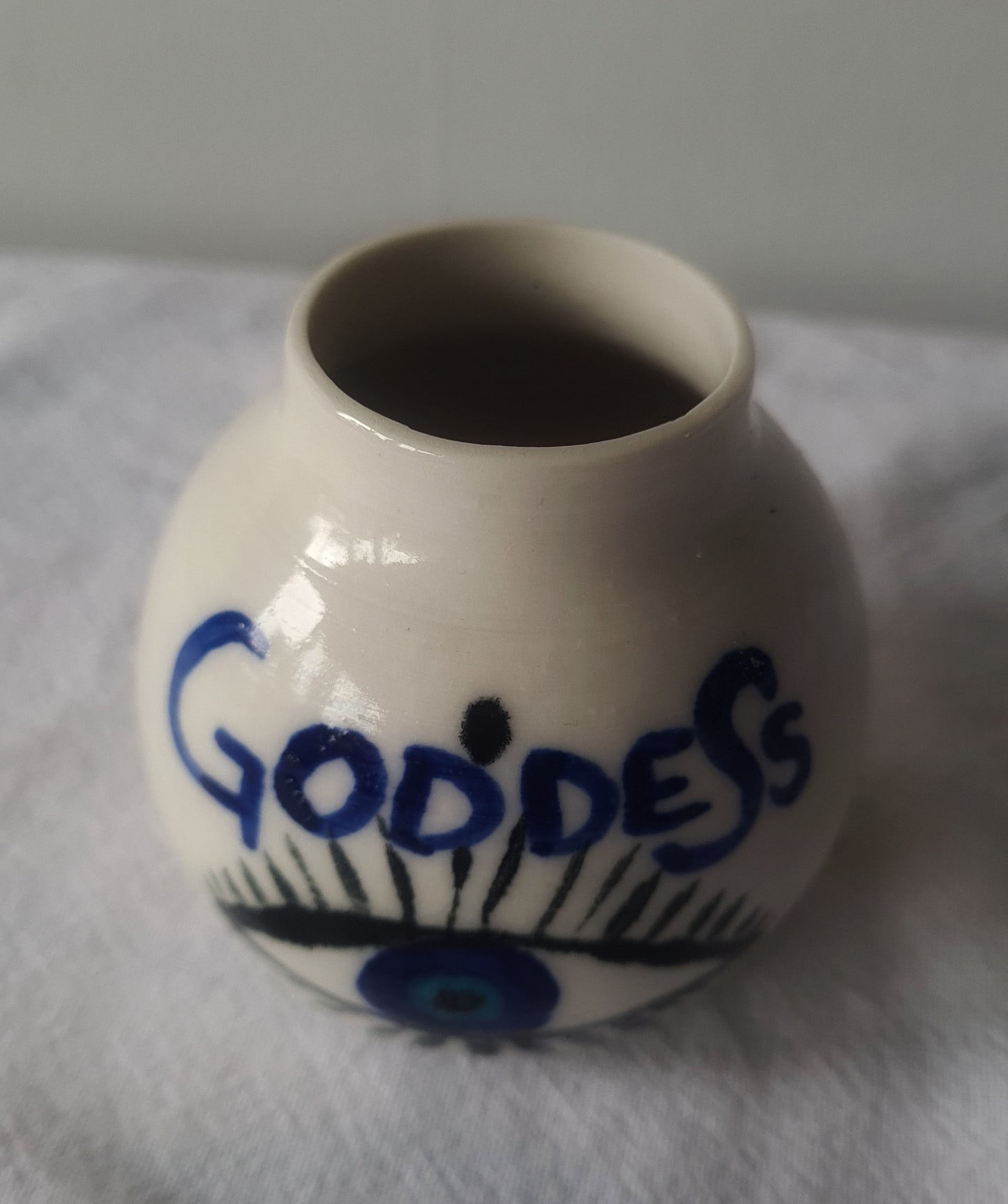 Goddess vase (round)