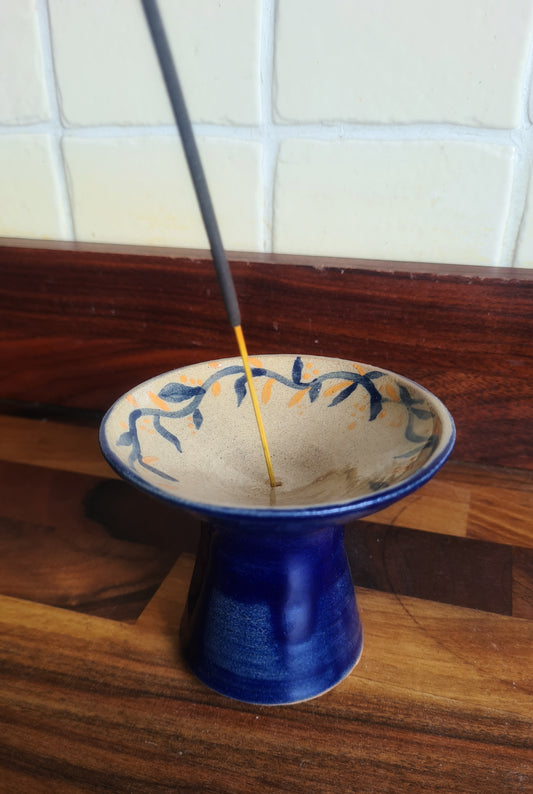 Raised incense dish
