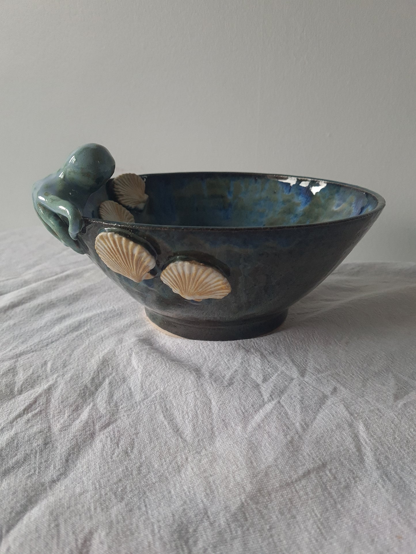 Octopus serving bowl