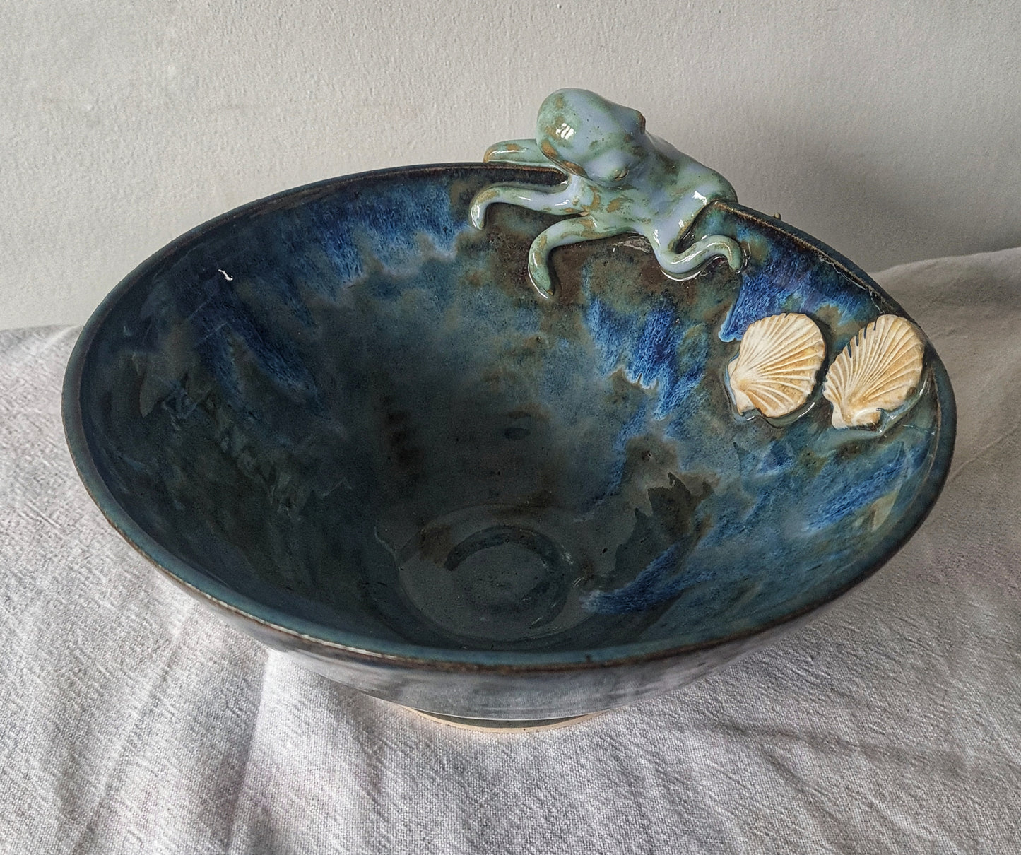 Octopus serving bowl