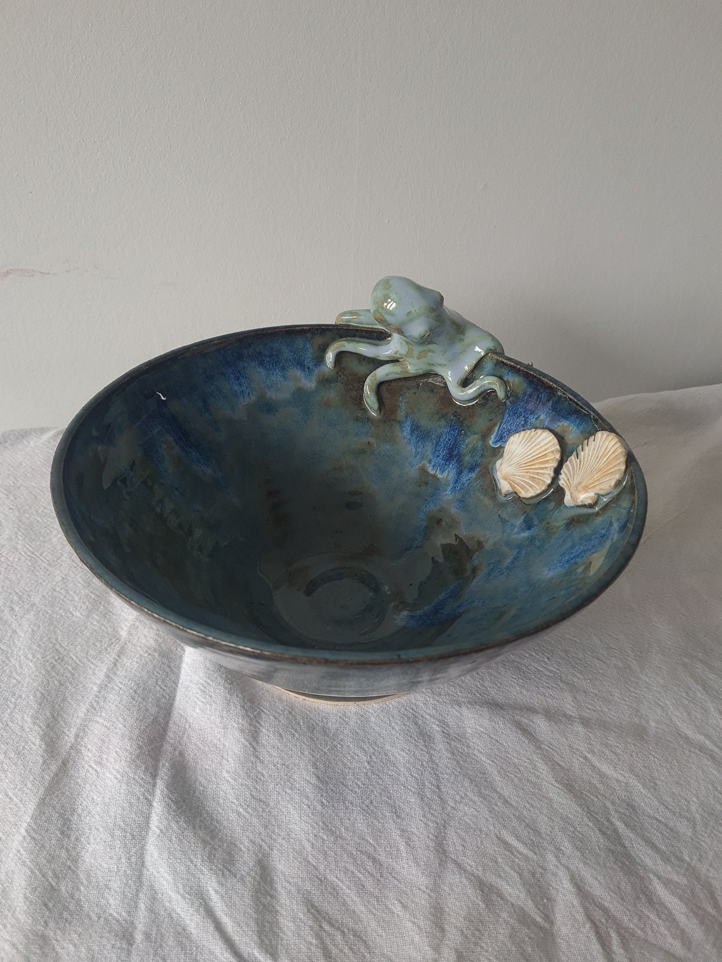 Octopus serving bowl