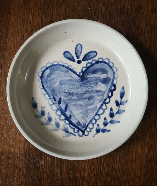Folk heart plate