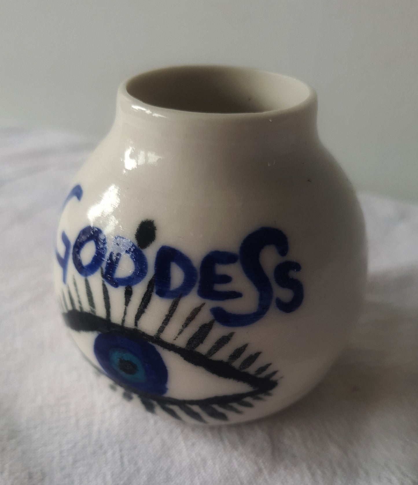 Goddess vase (round)