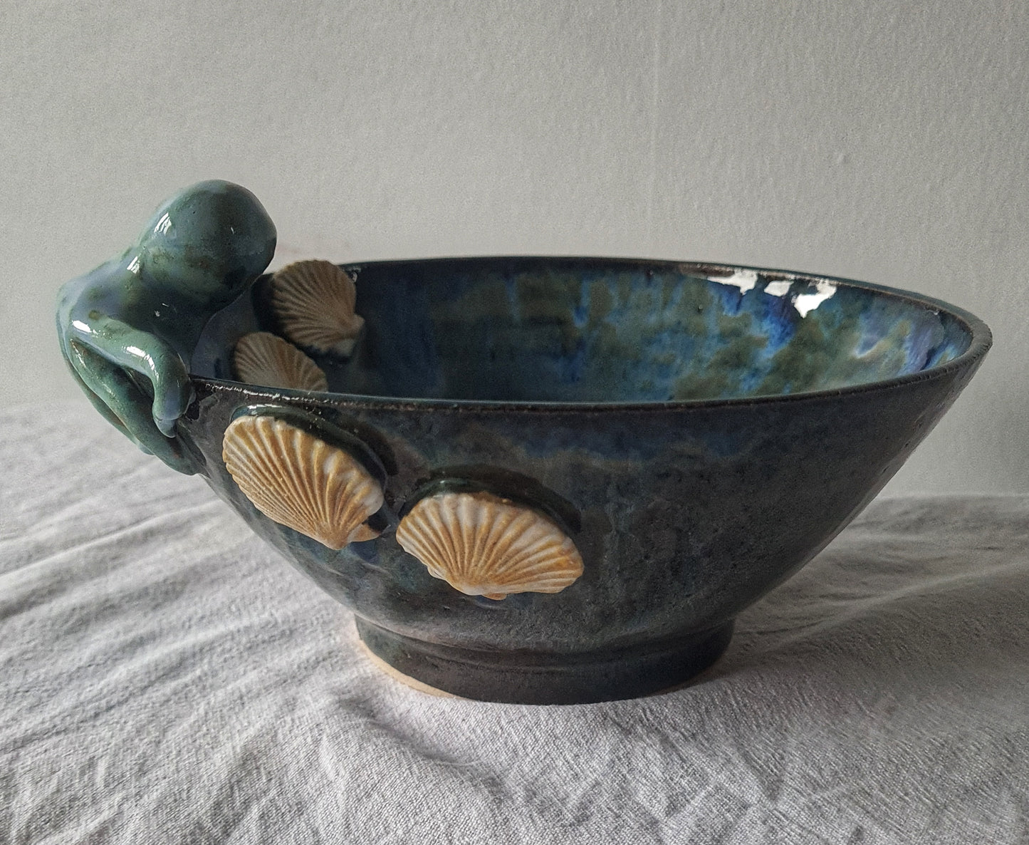 Octopus serving bowl